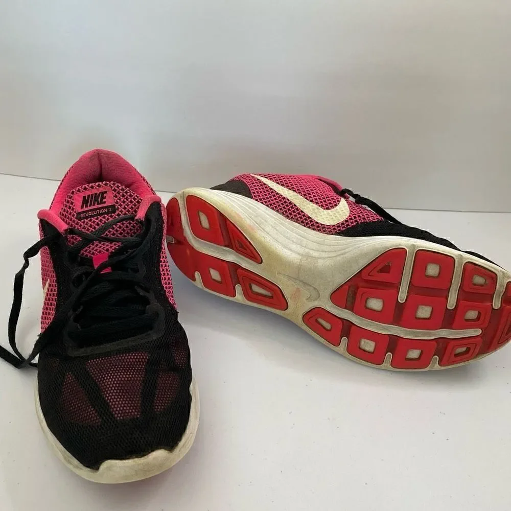 Nike| Revolution 3| pink and black